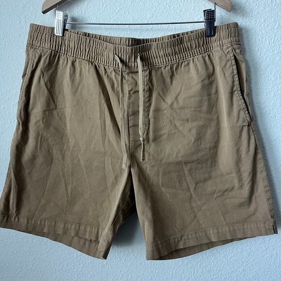 Banana Republic Mens Shorts Beige Tan 7" Easy Fit Size Large - Picture 1 of 5
